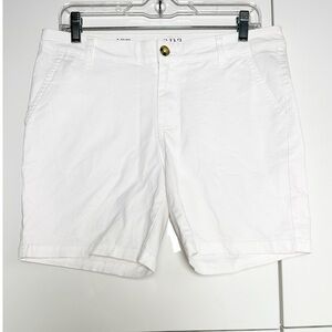 a.n.a Mid-Rise White Twill Shorts 7” inseam Perfect Short Pockets Belt Loops